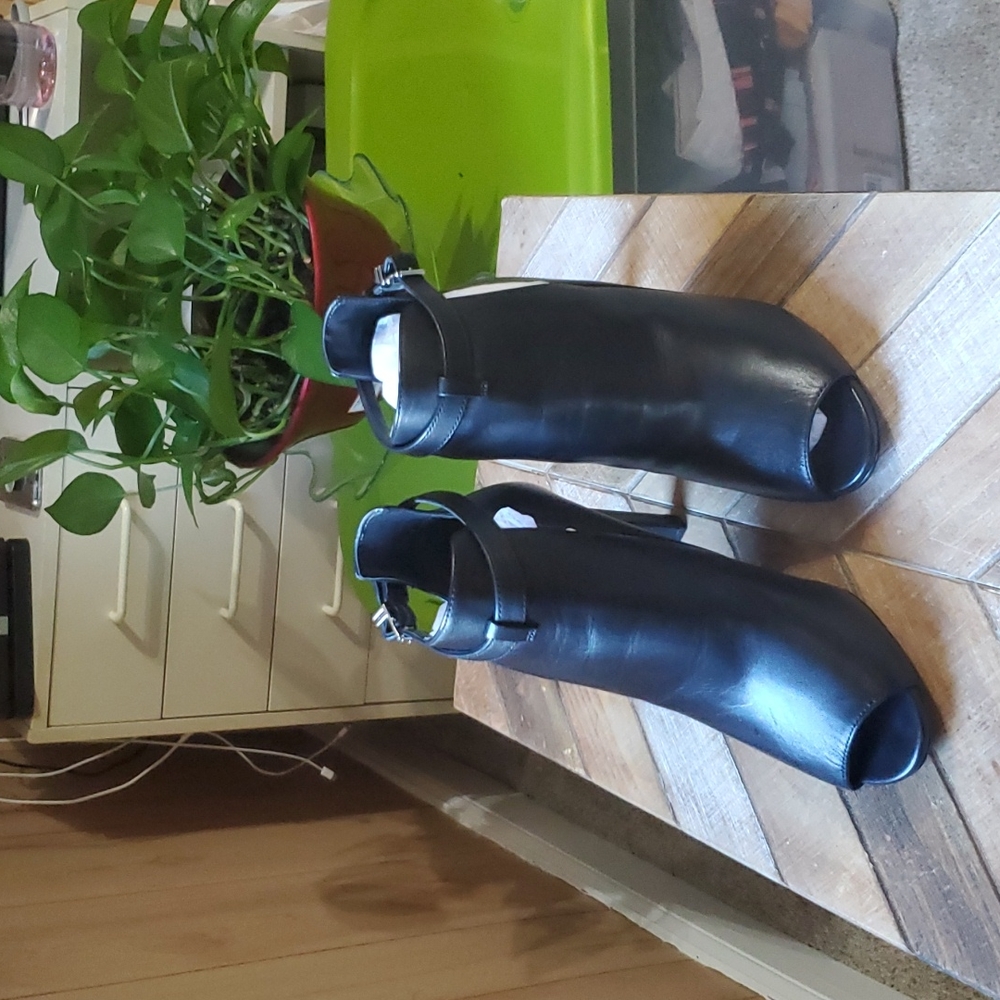 New Michael Kors Black ankle boots Size 8